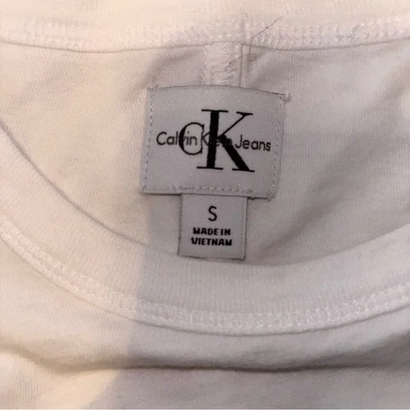 Calvin Klein Crop Tee - like new - Picture 3 of 3